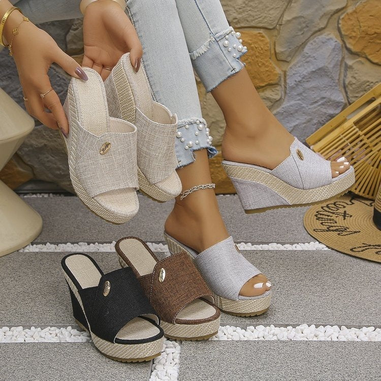Damen Wedge-Pantoletten mit stylischem Textil-Obermaterial und dekorativem Schmuckdetail R&B