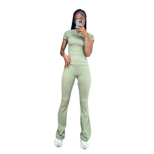 Damen sportliches Flared-Hosen Set mit figurbetontem Oberteil aus atmungsaktiven Materialien R&B