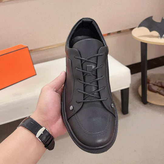 Damen Sneakers im minimalistischen Design mit hochwertigen Lederakzenten von R&B