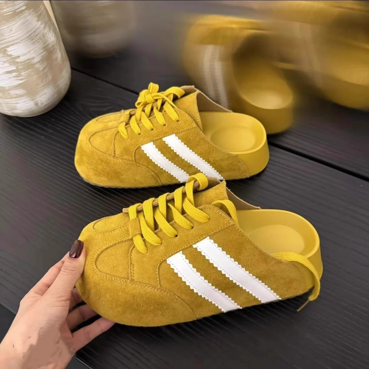 Damen Clogs im sportlichen Design mit hochwertigem Wildleder und klassischer Schnürung R&B