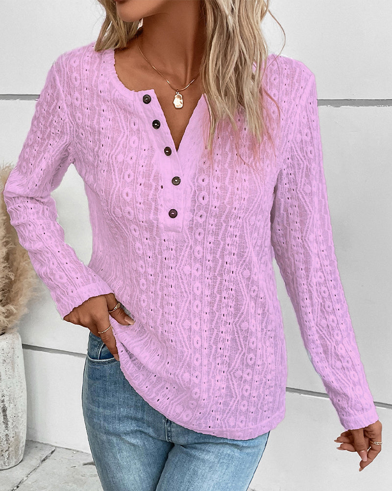 Damen Langarmshirt mit feiner Lochstickerei und dekorativen Knöpfen Heidi-Mode