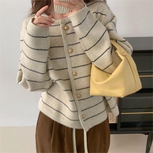 Damen gemütlicher Cardigan mit feinen Streifen und praktischen Taschen R&B