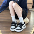 Damen Sneakers mit doppeltem Klettverschluss und atmungsaktiver Obermaterialstruktur