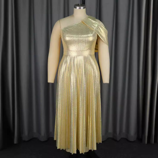 Damen Glamouröses Maxikleid mit hochmodernem asymmetrischem Schnitt und schimmerndem Material R&B