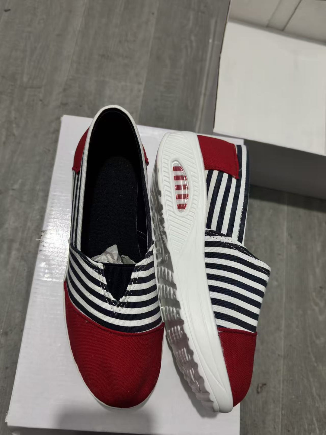 Damen Komfortable Freizeit-Sneaker mit modischem Streifenmuster R&B