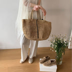 Damen Mokassins aus weichem Veloursleder mit elegantem Design und dekorativem Riemen