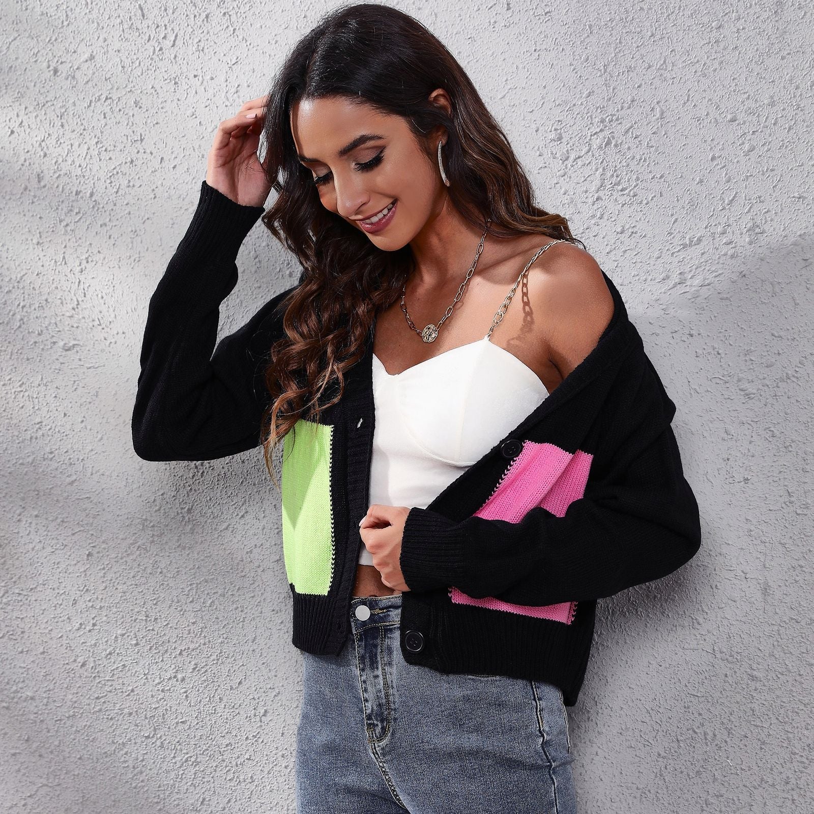 Damen Modische Strickjacke mit bunten Taschen und tiefem V-Ausschnitt R&B