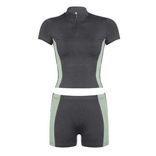 Damen Sportliches Set mit kurzem Oberteil und enganliegenden Shorts R&B