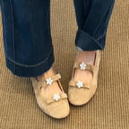 Damen Ballerina-Schuhe mit dekorativem Blumenakzent und flexiblem Riemchen R&B
