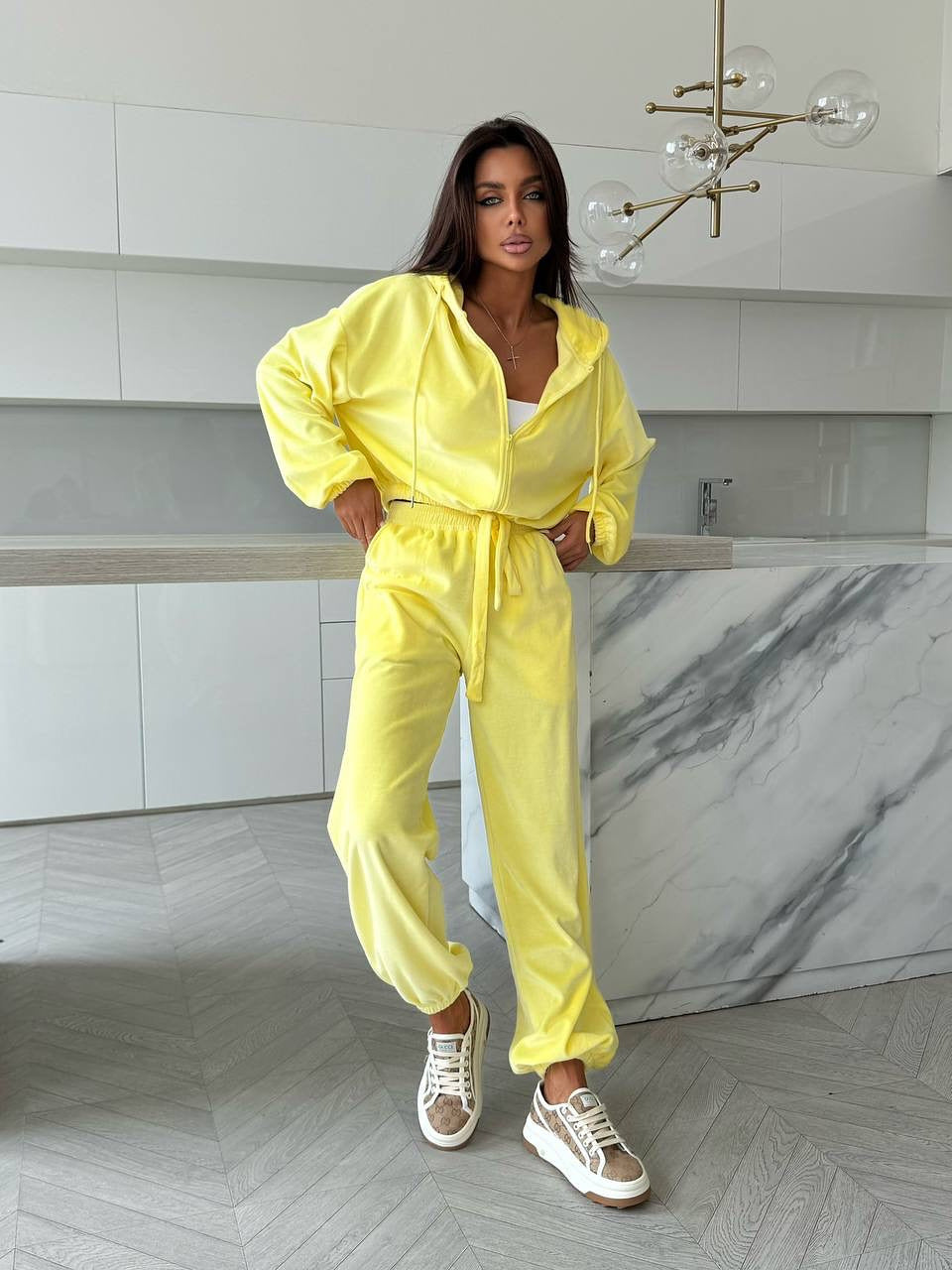 Damen weichfallendes Freizeitsuit mit praktischer Kapuze R&B