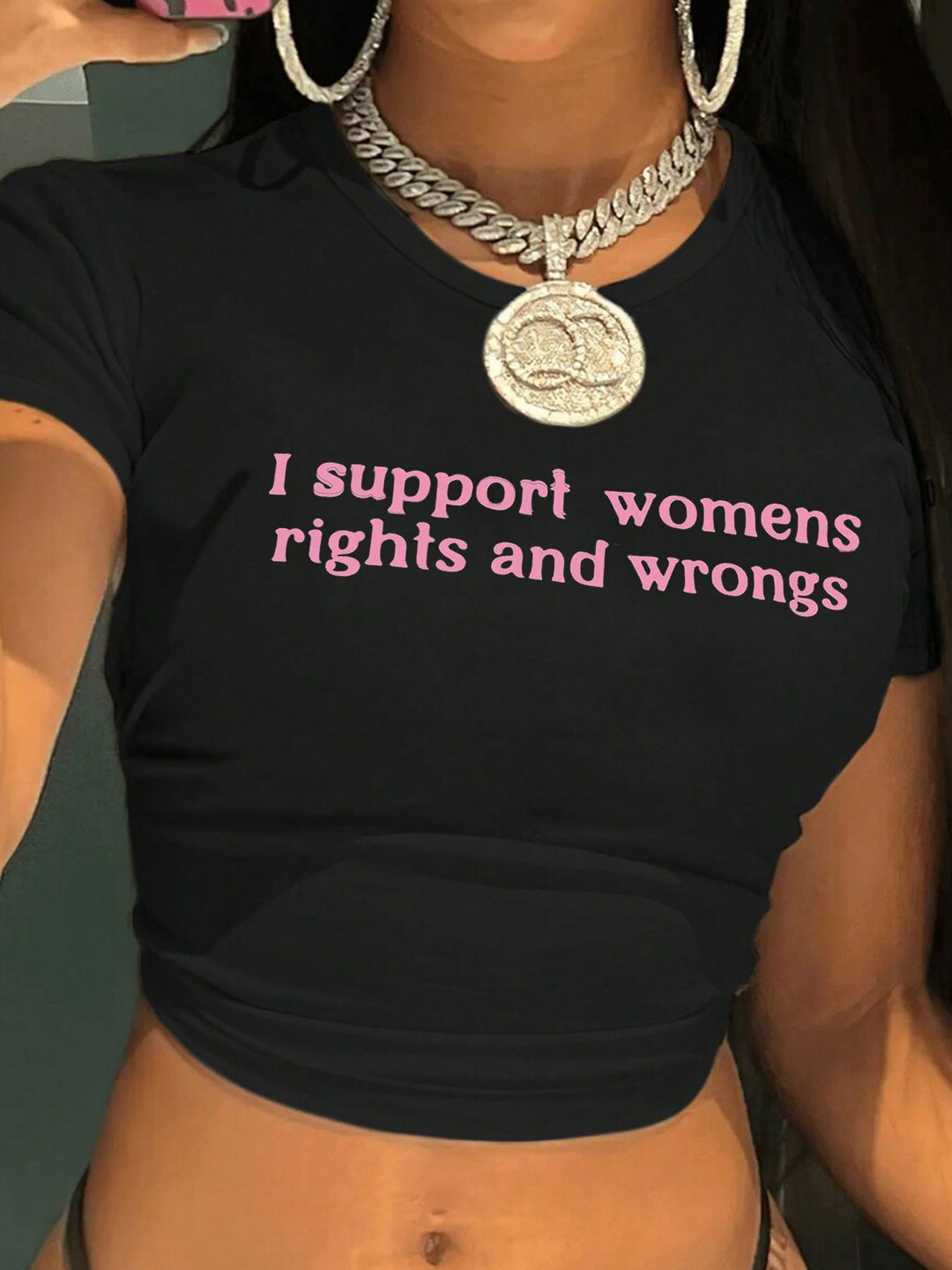 Damen Crop-T-Shirt mit kreativem Lippenmotiv und figurbetontem Schnitt R&B