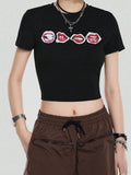 Damen Crop-T-Shirt mit kreativem Lippenmotiv und figurbetontem Schnitt R&B
