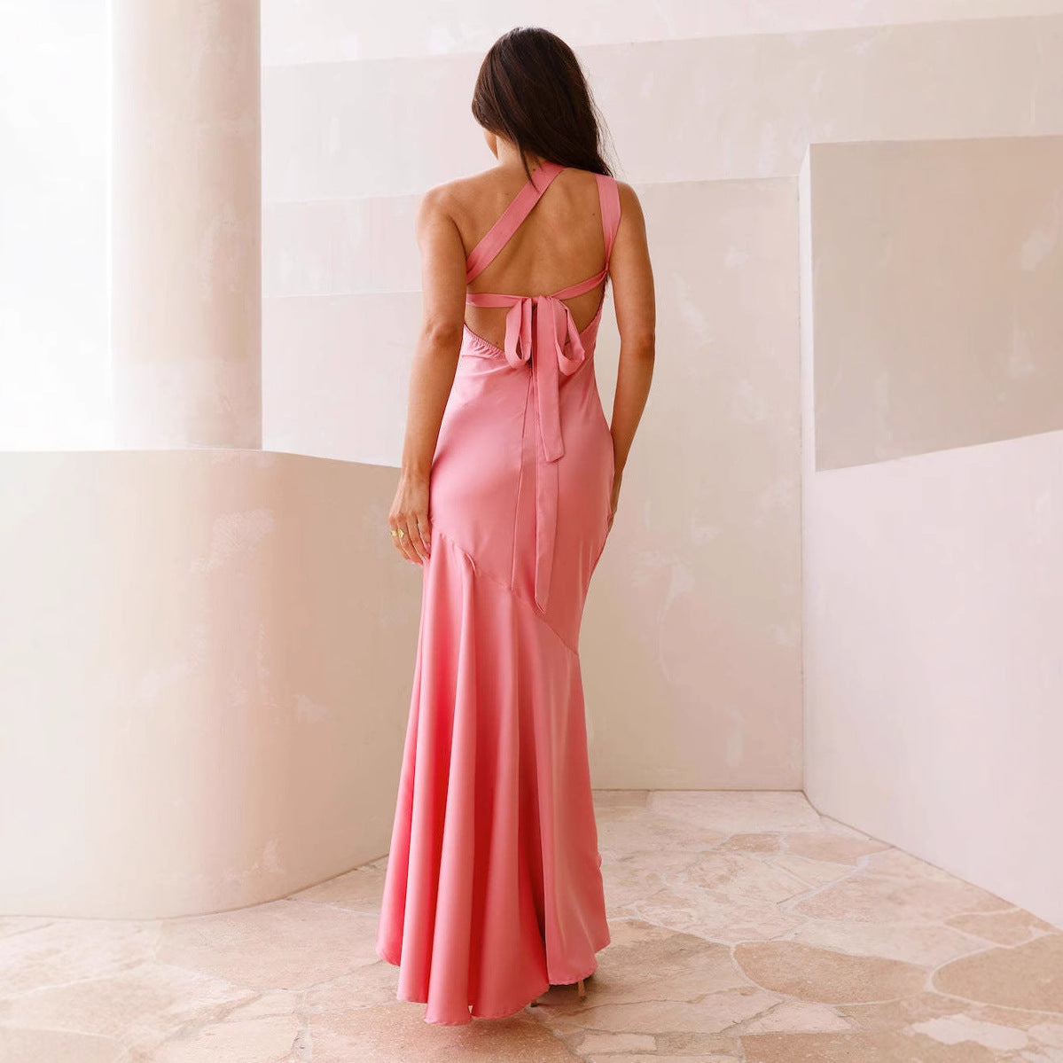 Damen Maxikleid mit asymmetrischem Saum und feinen Trägerdetails R&B