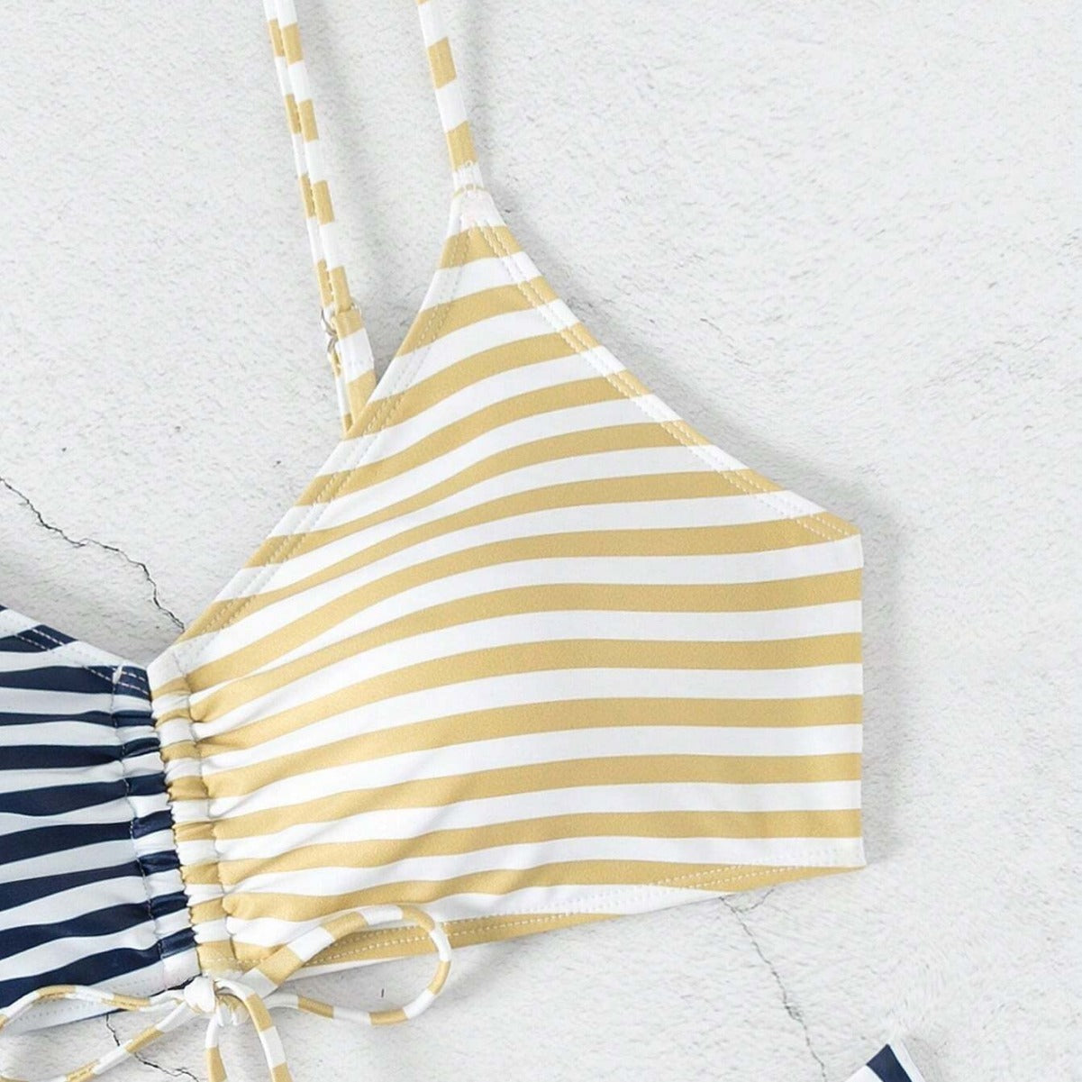 Damen Triangel-Bikini mit raffiniertem Knoten und modischem Streifenmuster R&B