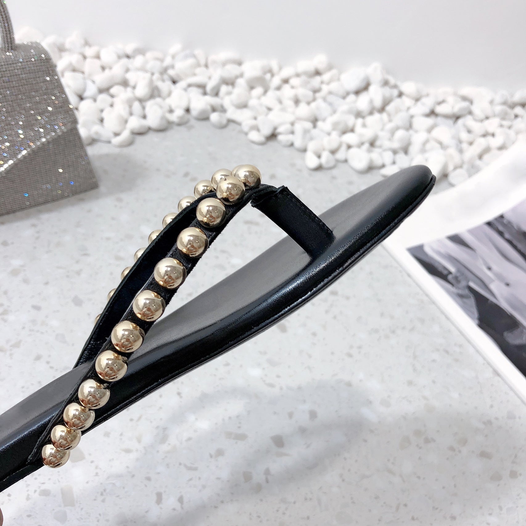 Damen Glitzernde Zehentrenner-Sandalen mit elegantem Perlenakzent R&B