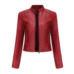 Damen nan kurze taillierte Kunstlederjacke mit Nietenbesatz und Stehkragen R&B