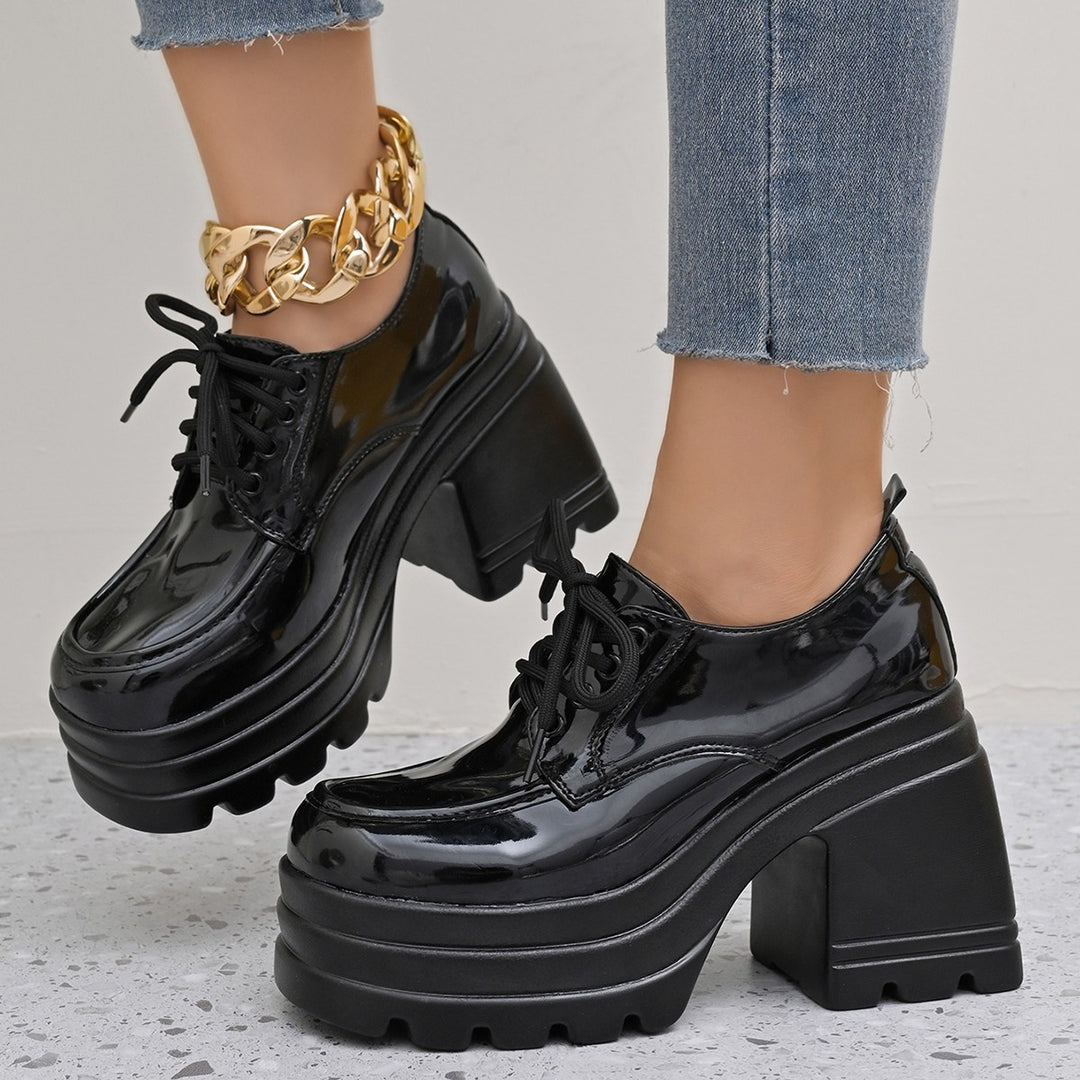 Damen Plateau-Oxfords mit robustem Profil und glänzendem Finish R&B