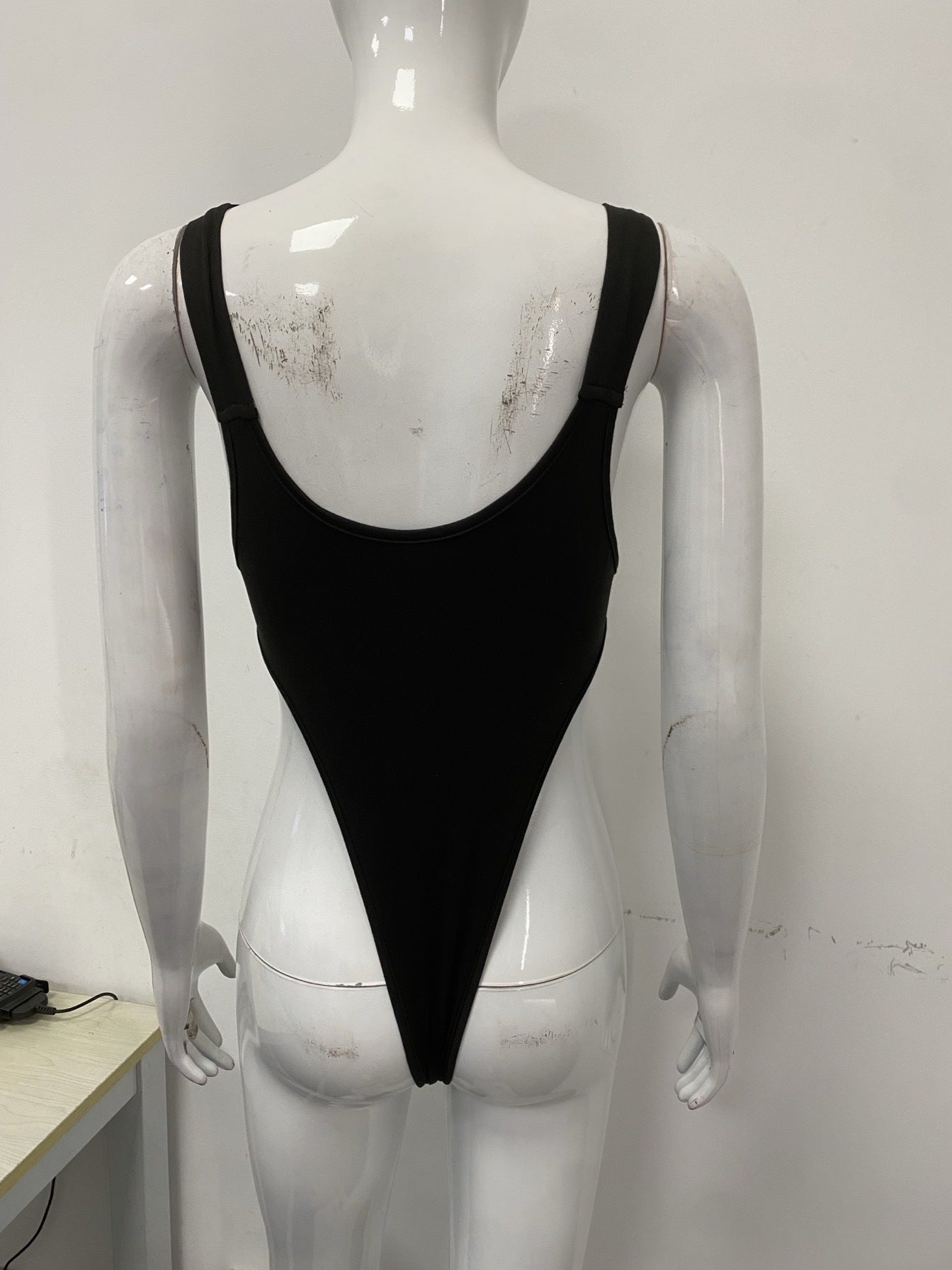 Damen Wickelbody mit einzigartigem Design und verstellbaren Riemen R&B