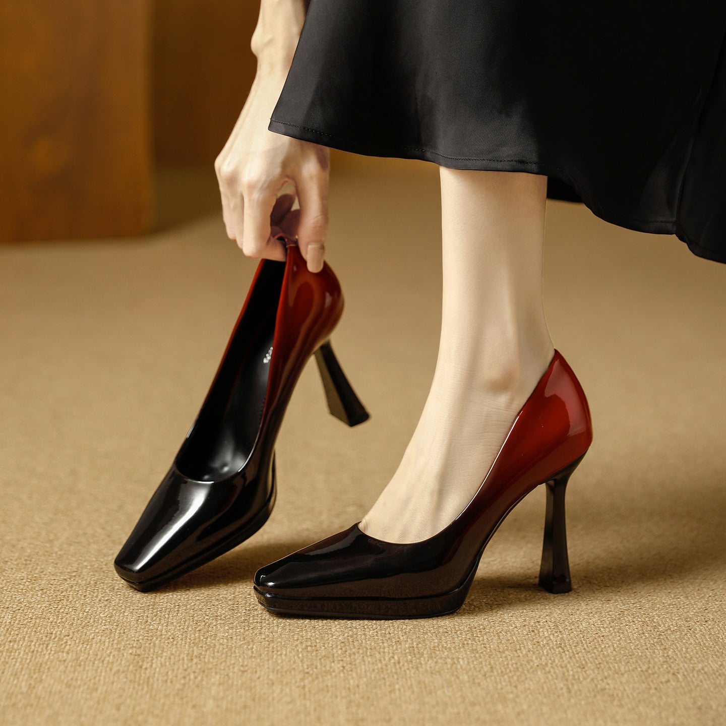 Damen Hochglanz Pumps mit quadratischem Zehenbereich und elegantem Konturdesign