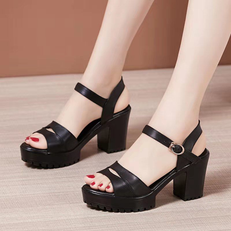 Damen Plateau Sandalen mit speziellen Riemen und rutschfester Sohle