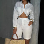 Damen lässiges Sommer-Outfit mit geknotetem Overshirt und Short R&B