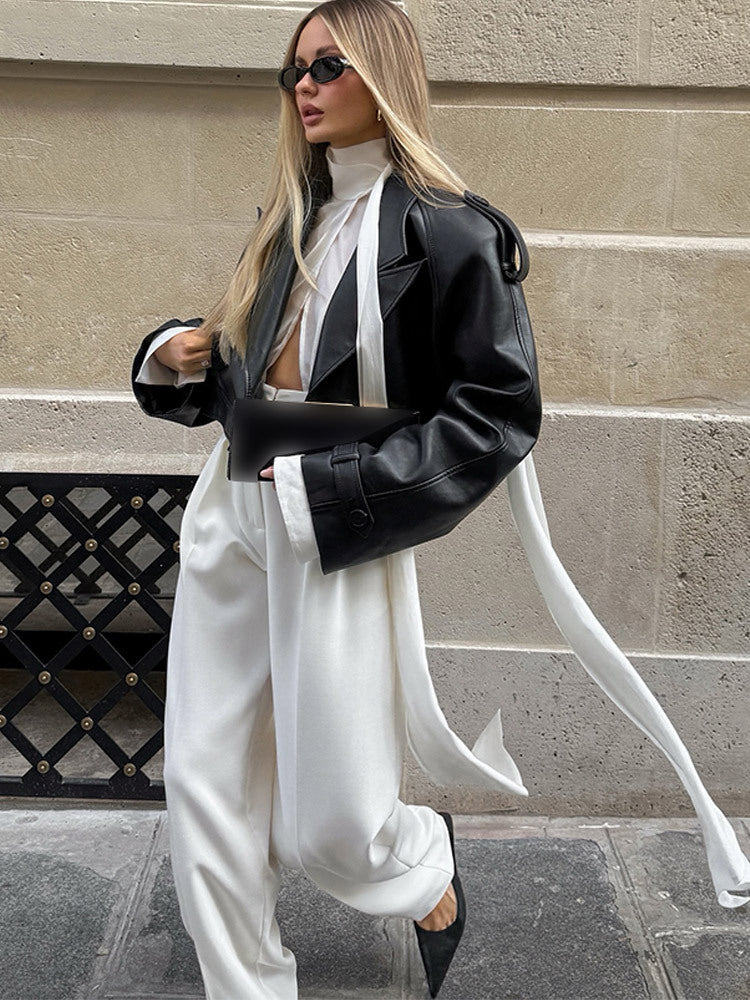 Damen Oversized Kunstlederjacke mit übergroßem Kragen und dekorativen Bindebändern R&B