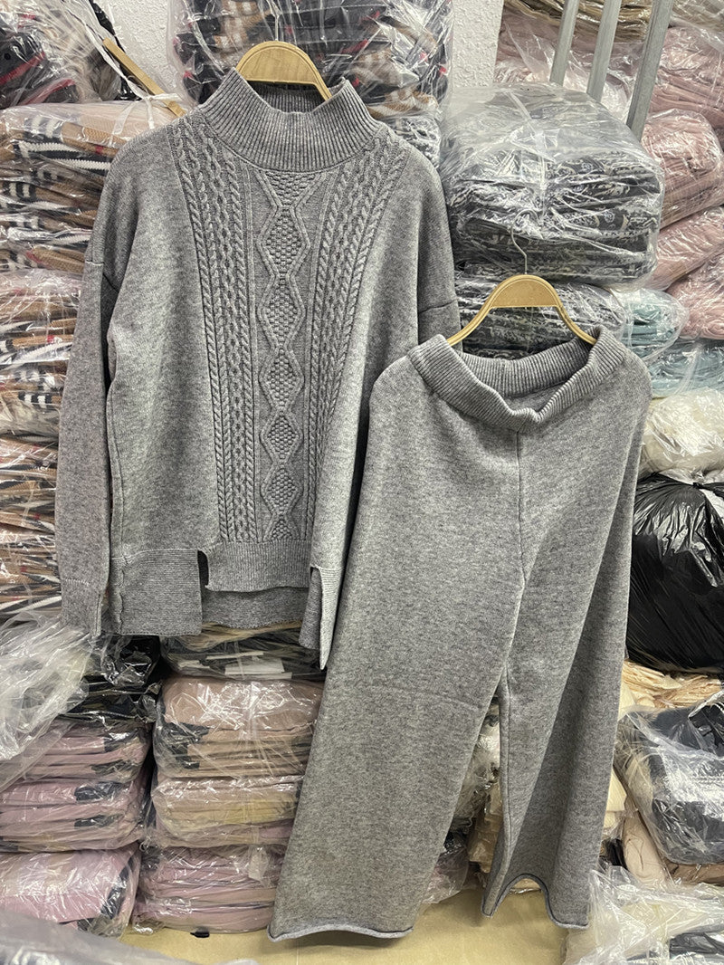 Damen eleganter Strickanzug mit hohem Kragen und farbenfrohem Muster R&B