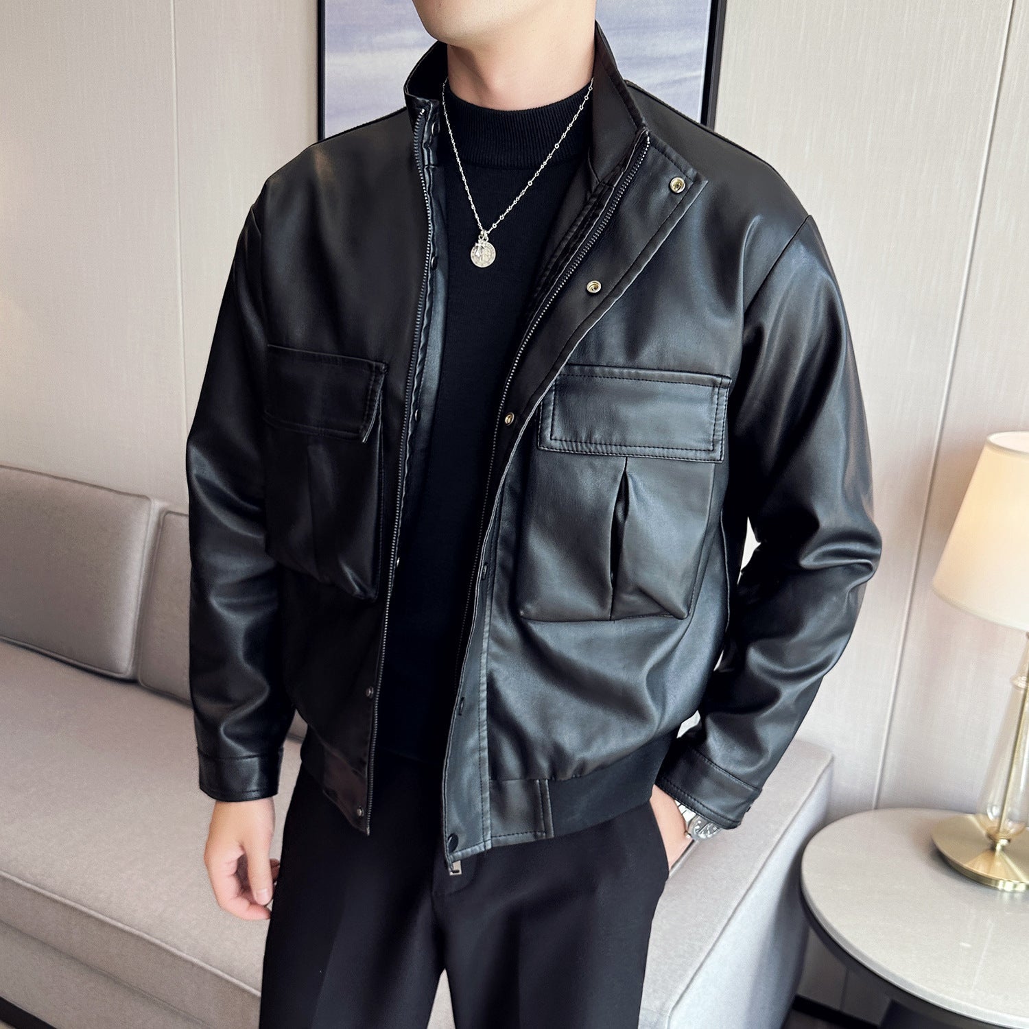 Herren Bikerjacke aus weichem Kunstleder mit praktischen Taschen und Stehkragen