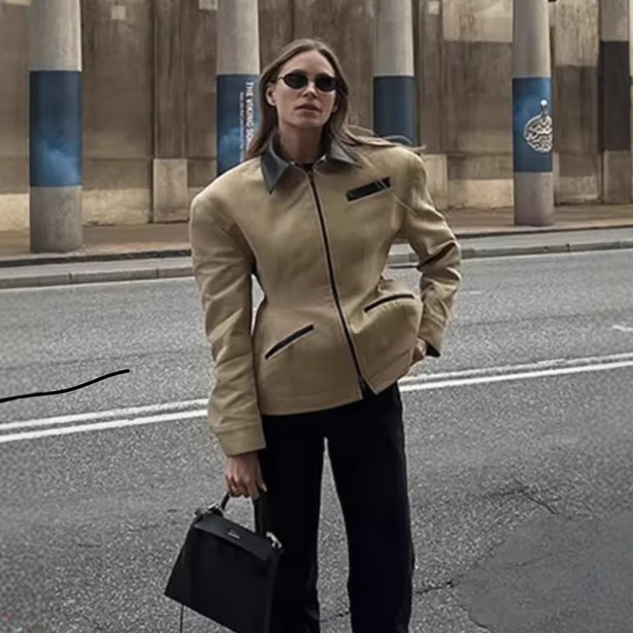 Damen Designer Steppjacke mit aufregendem Kontrastkragen und minimalistischen Taschen R&B