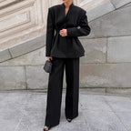 Damen Eleganter Blazer-Hosenanzug mit taillierter Silhouette und klassischen Knopfdetails R&B