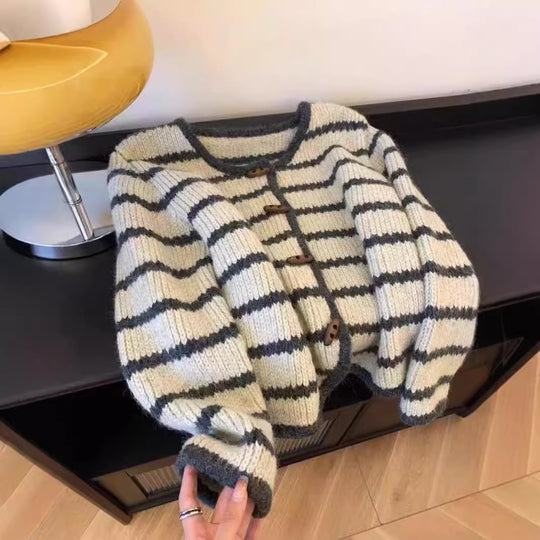 Damen Strickjacke im Boho-Stil mit Knopfleiste und breiten Ärmel R&B