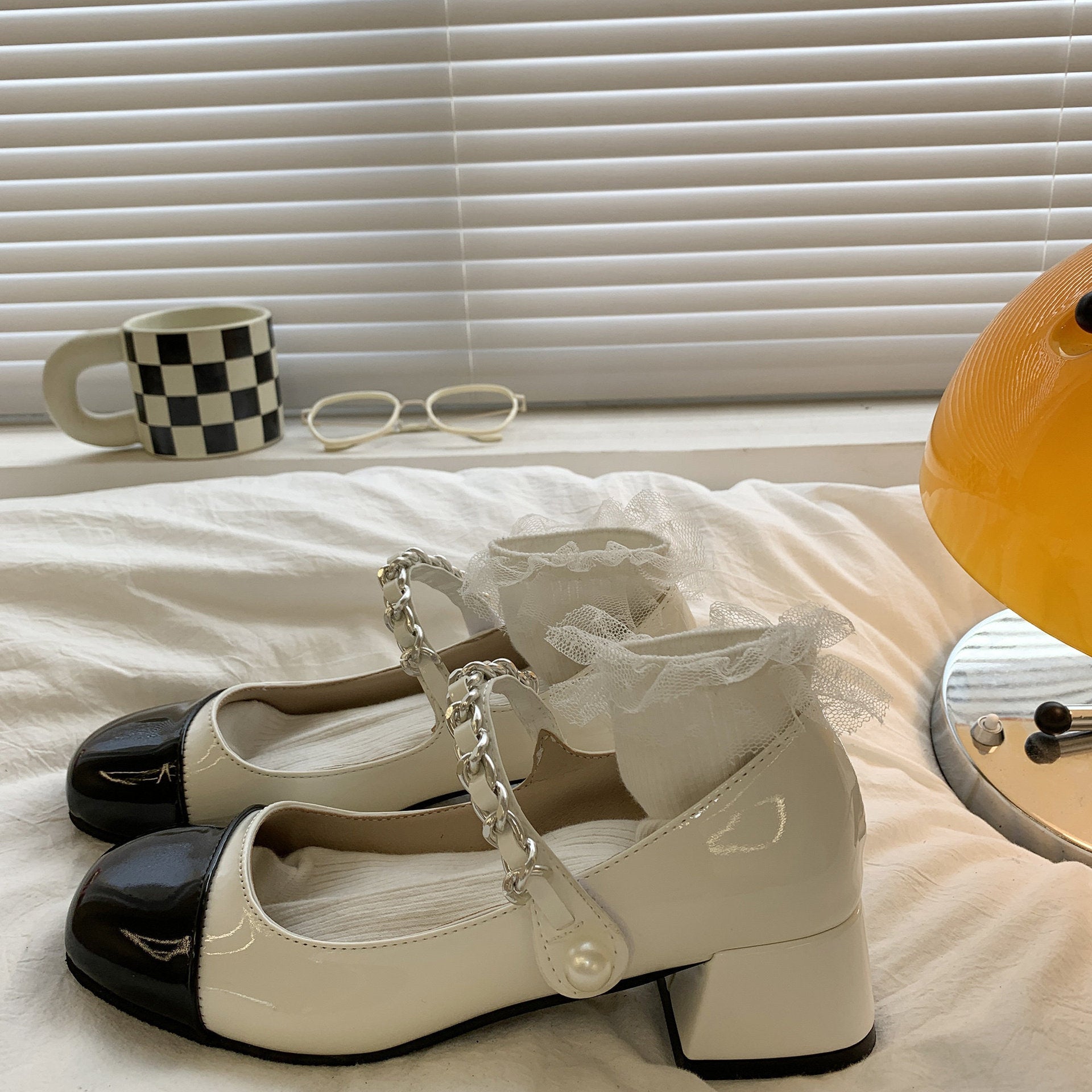Damen Elegante Ballerinas mit modischen Riemen und detailreicher Faltenoptik R&B