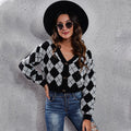 Damen Grobstrickjacke mit modernem Rautenmuster und Knopfdetails R&B