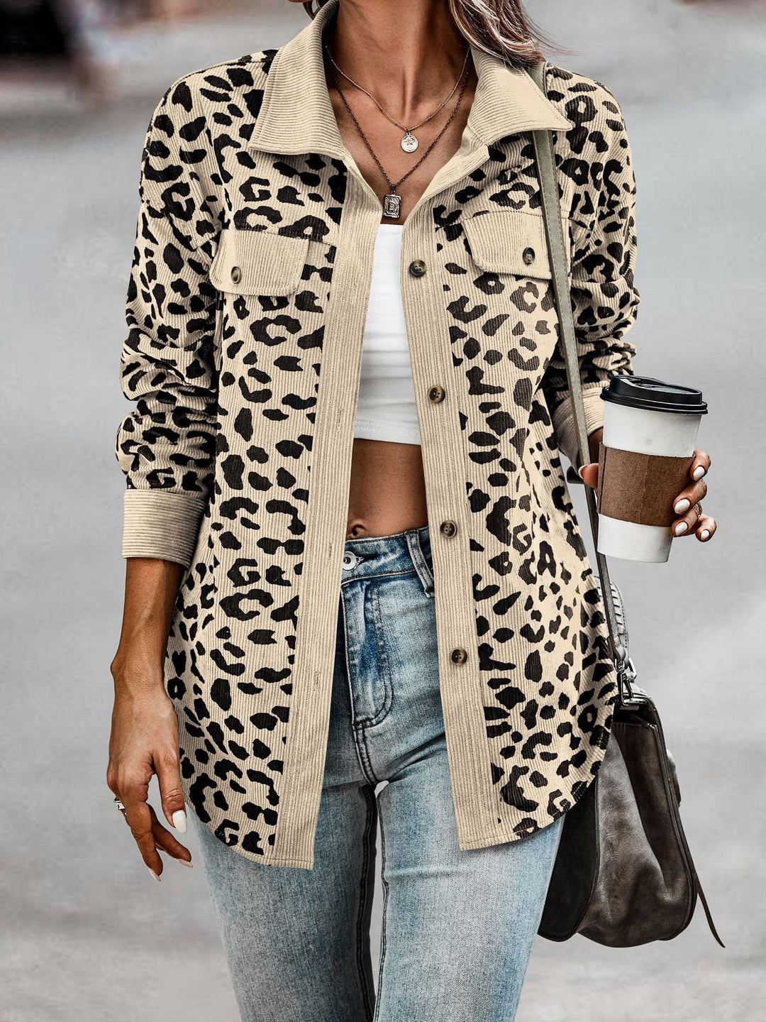 Damen Freizeitjacke mit strukturiertem Leopardenmuster und praktischen Taschen R&B
