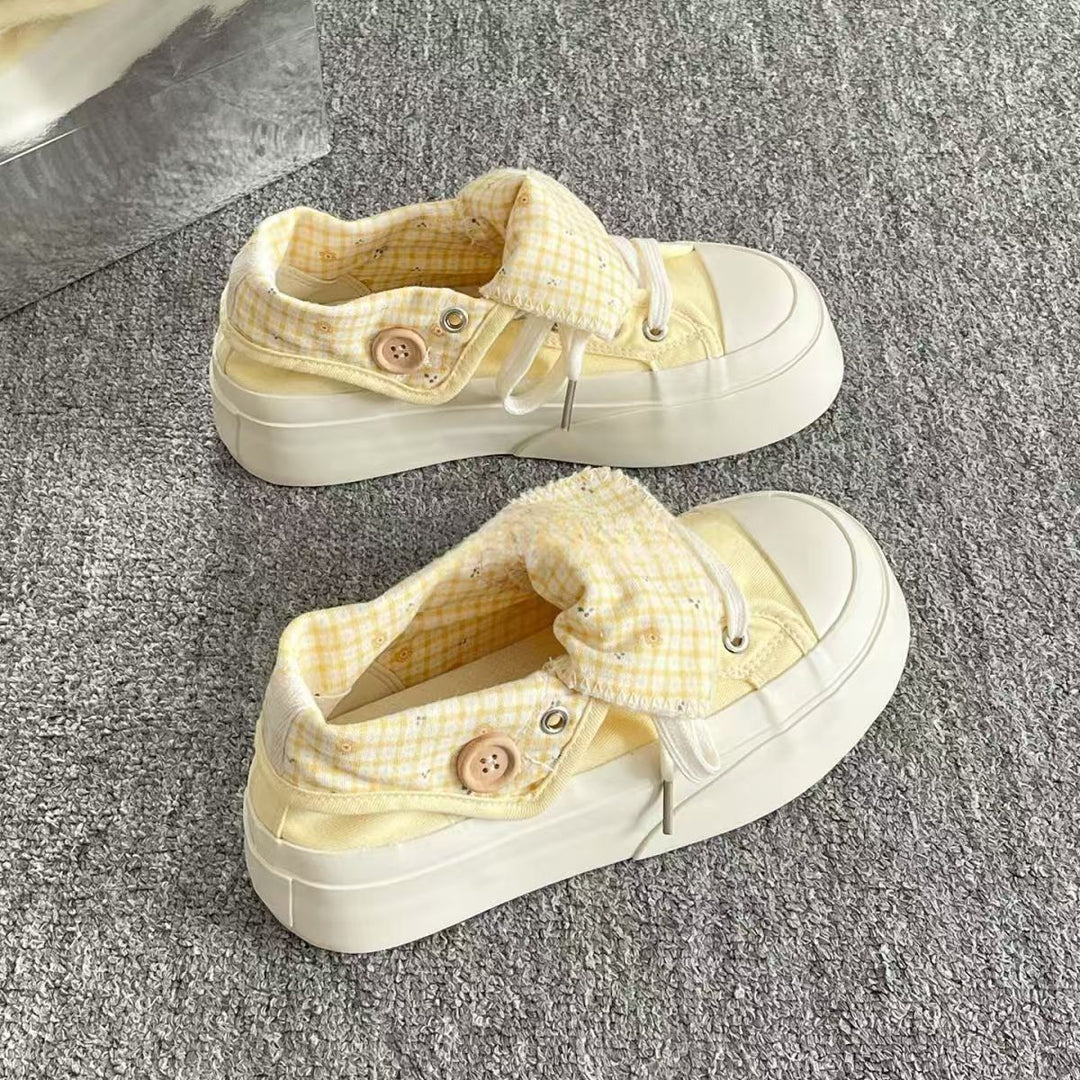 Damen Sneakers mit modischer Knopf-Details und innovativer Gummisohle R&B