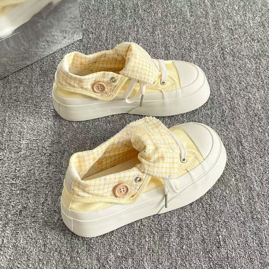 Damen Sneakers mit modischer Knopf-Details und innovativer Gummisohle R&B