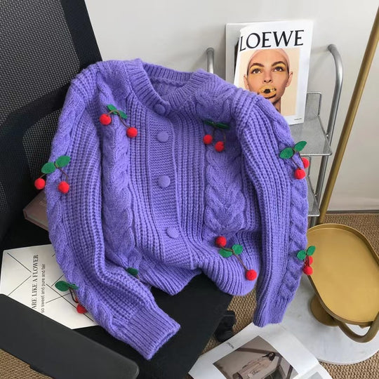Damen Strickjacke mit verspieltem Kirschmotiv und eleganten Zopfmustern R&B