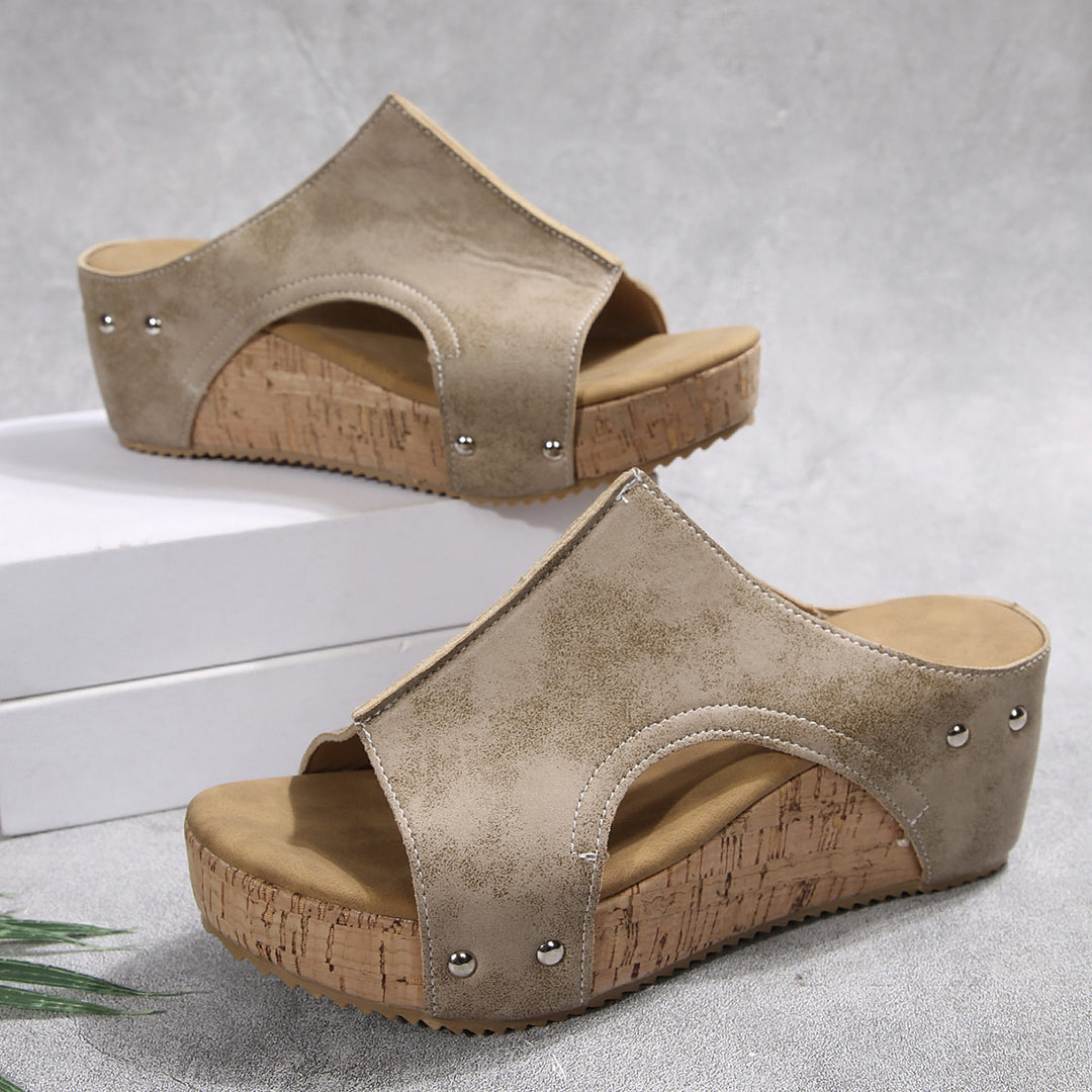 Damen Wedge-Pantoletten mit eleganter geschnitzter Korksohle und modischem Riemendesign R&B