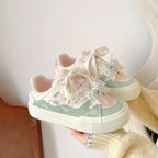 Damen Sneakers mit verspielt romantischen Details und komfortablen Sohlen