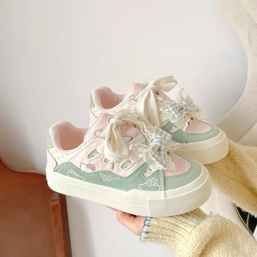 Damen Sneakers mit verspielt romantischen Details und komfortablen Sohlen