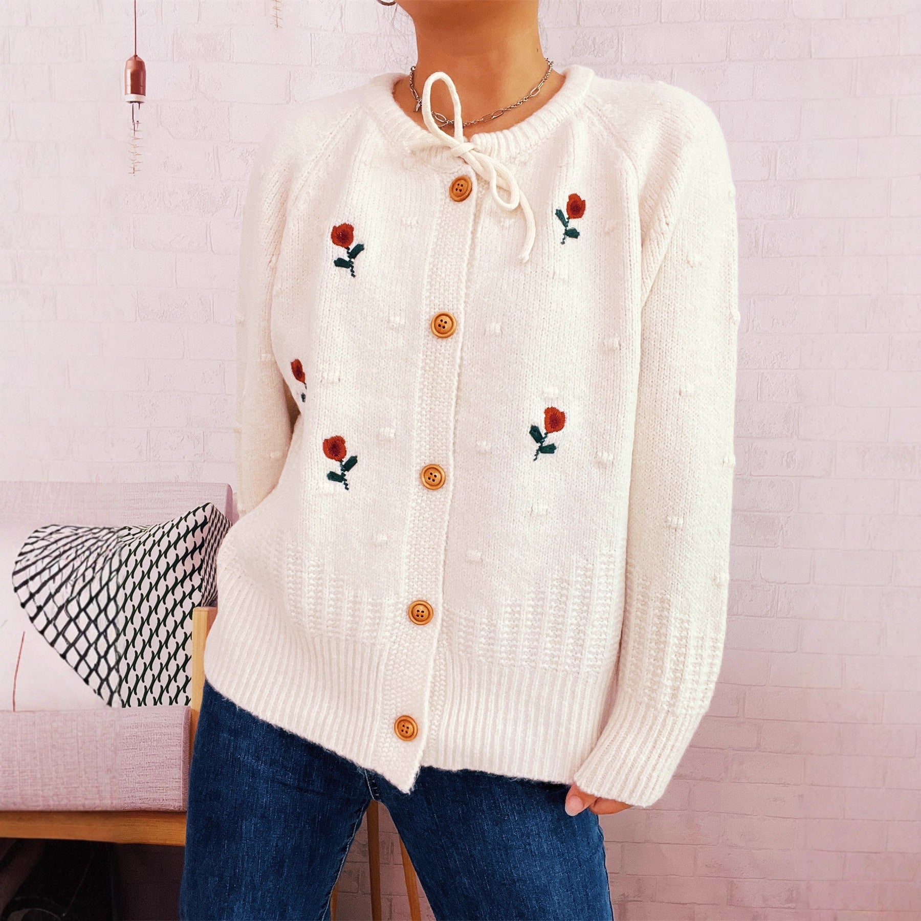 Damen Strickjacke mit floralem Stickdesign und Knopfverschluss R&B