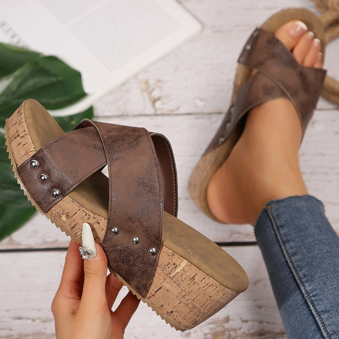 Damen nan Keilsandalette mit Fersenriemen, ergonomischem Fußbett, Korkoptik-Plateau und gepolstertem Zehenbereich R&B