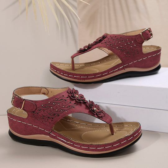 Damen Zehenstegsandalen mit floralen Lochdesign und komfortabler Fußbettgestaltung R&B