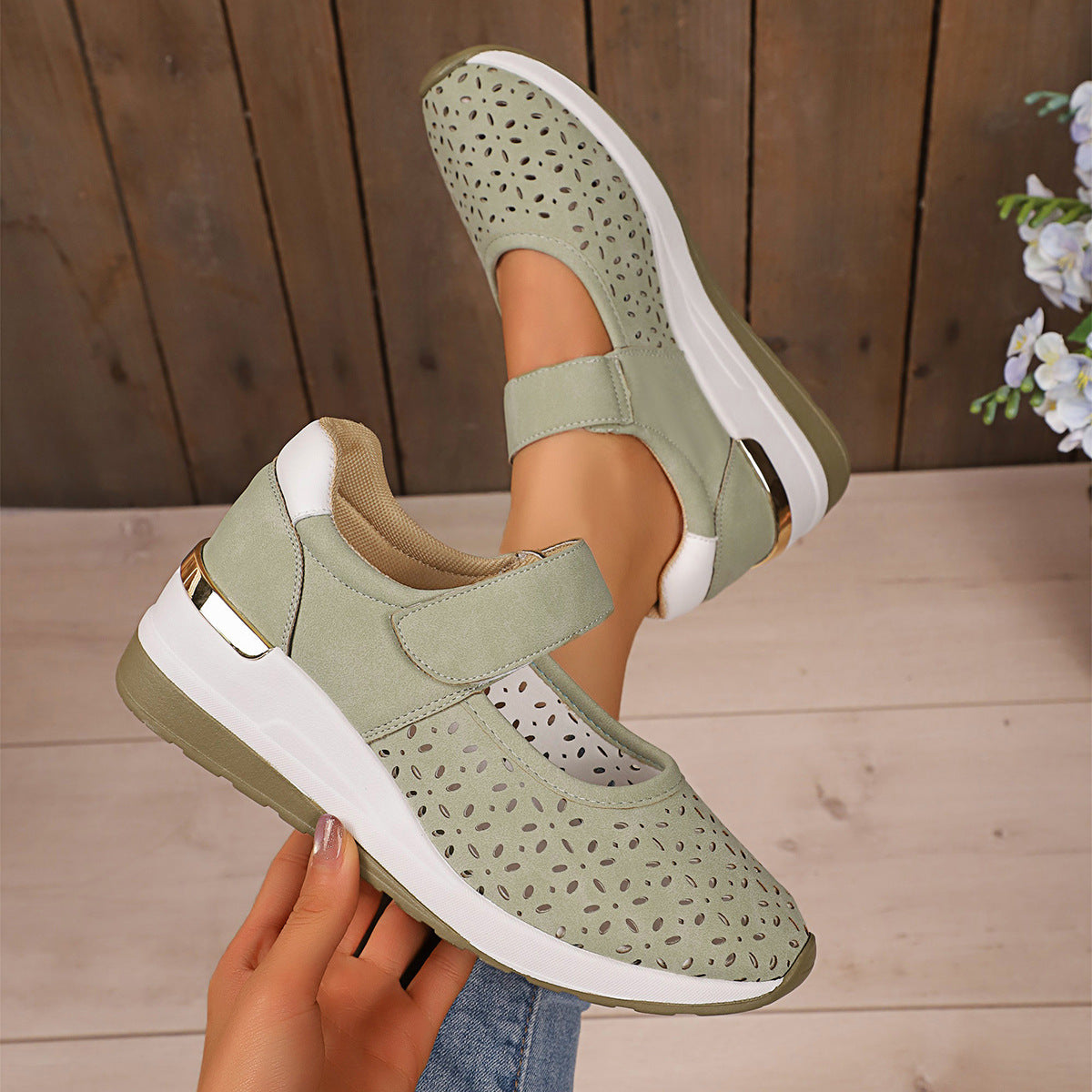 Damen Komfortable Sneaker mit atmungsaktiven Cut-Outs und verstellbarem Klettverschluss R&B