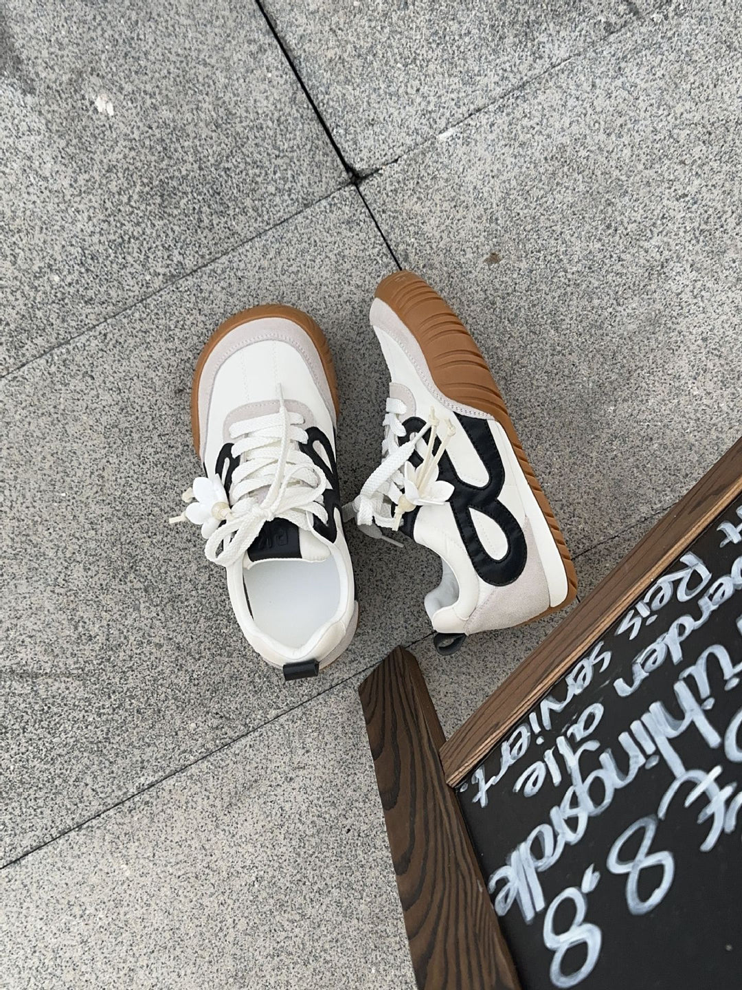 Damen Sportliche Sneakers mit hochwertiger Wildleder-Oberfläche und rutschfester Sohle R&B