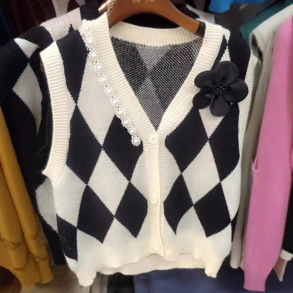 Damen Strickweste mit modernem Rautenmuster und eleganter Knopfdetail R&B