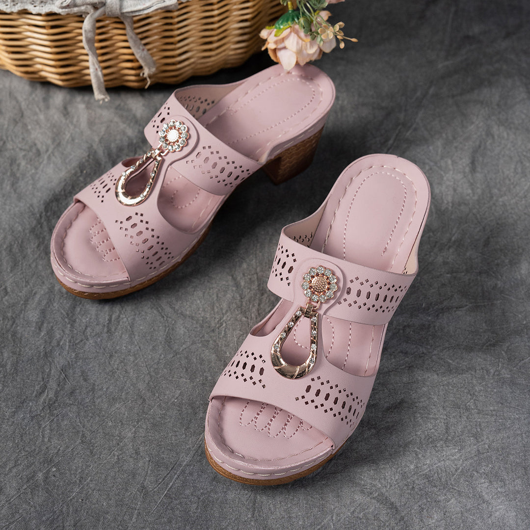 Damen Komfortable Plateau-Sandalen mit dekorativem Riemendesign und Schmuckdetail R&B