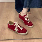 Damen sportliche Sneaker aus hochwertigem Veloursleder mit dekorativen Sternenapplikationen R&B