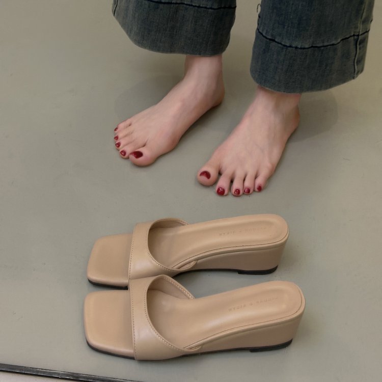 Damen Plateau-Pantoletten mit modischem Design und komfortabler Profilsohle R&B