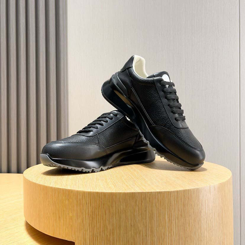 Damen sportive Sneakers mit bequemem Fußbett und atmungsaktiver Oberflächenstruktur R&B